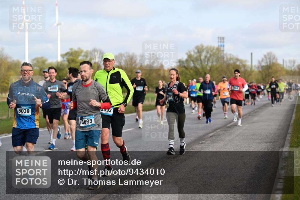 12.04.2026 - 45. Internationalen Wilhelmsburger Insellauf Dr. Thomas Lammeyer http://msf.ph/oto/9434010 12.04.2026 09:19:53 Laufen 3608, 5039, 215, 3695, 2593 meine-sportfotos.de