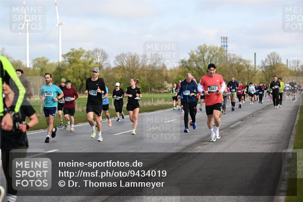 12.04.2026 - 45. Internationalen Wilhelmsburger Insellauf Dr. Thomas Lammeyer http://msf.ph/oto/9434019 12.04.2026 09:19:55 Laufen 3952, 5822, 3722, 5732, 5771, 5563 meine-sportfotos.de