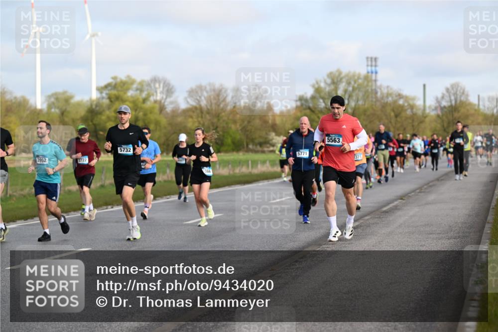 12.04.2026 - 45. Internationalen Wilhelmsburger Insellauf Dr. Thomas Lammeyer http://msf.ph/oto/9434020 12.04.2026 09:19:55 Laufen 3952, 3722, 5732, 366, 5771, 5563, 371 meine-sportfotos.de