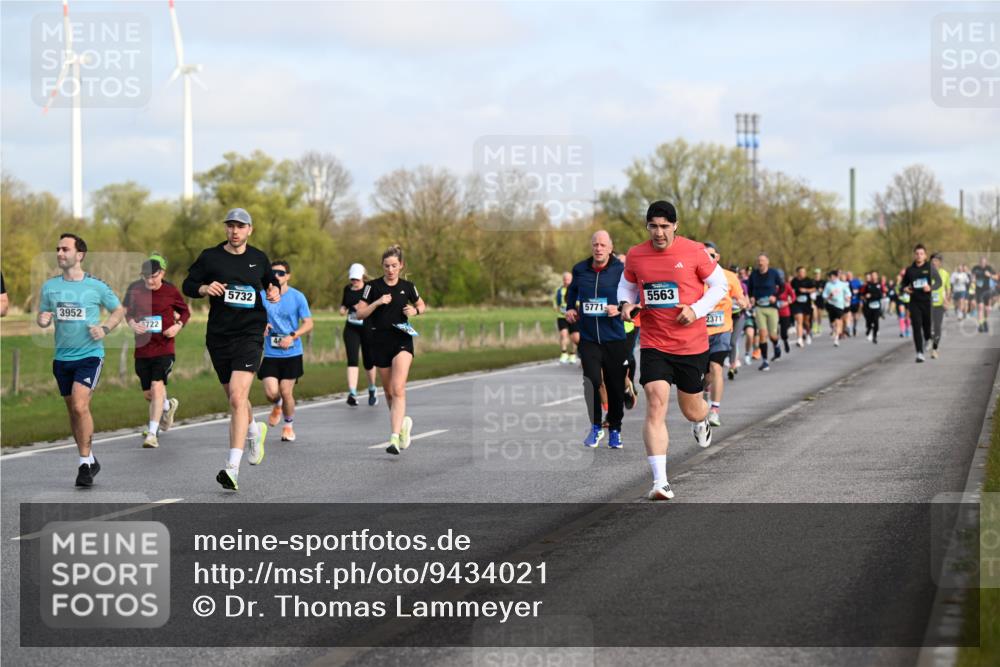 12.04.2026 - 45. Internationalen Wilhelmsburger Insellauf Dr. Thomas Lammeyer http://msf.ph/oto/9434021 12.04.2026 09:19:55 Laufen 3952, 722, 5732, 5771, 5563, 2371 meine-sportfotos.de