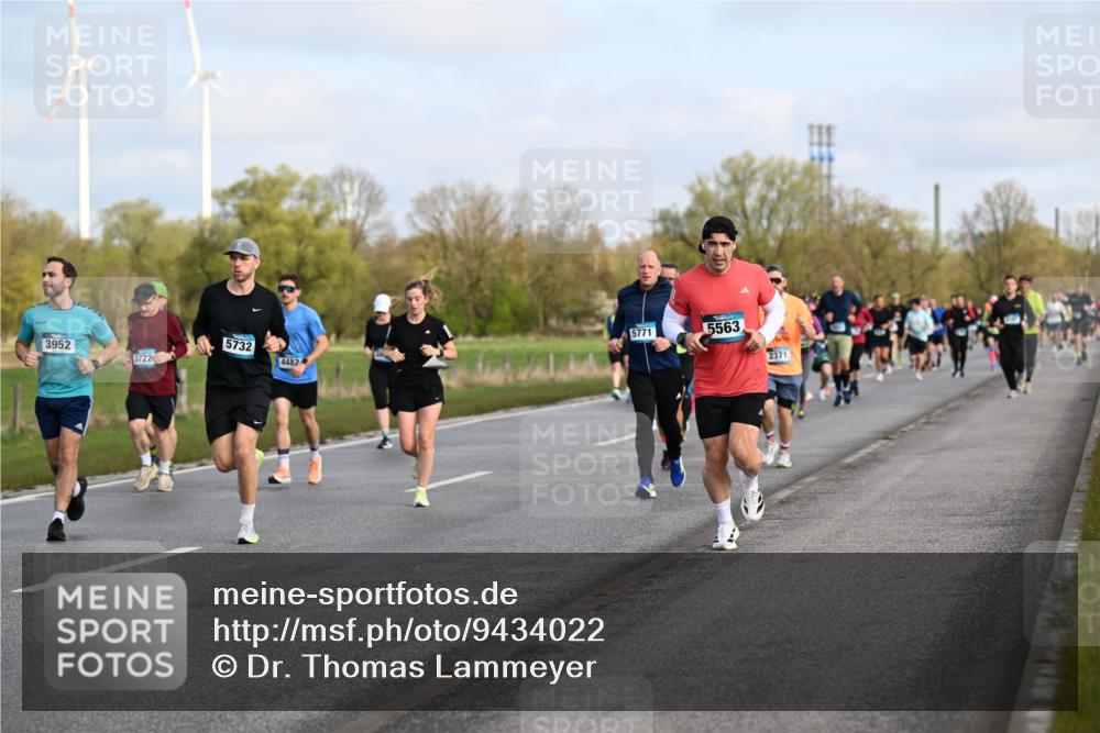 12.04.2026 - 45. Internationalen Wilhelmsburger Insellauf Dr. Thomas Lammeyer http://msf.ph/oto/9434022 12.04.2026 09:19:55 Laufen 5771, 3952, 5732, 3722, 4482, 5563, 2371 meine-sportfotos.de