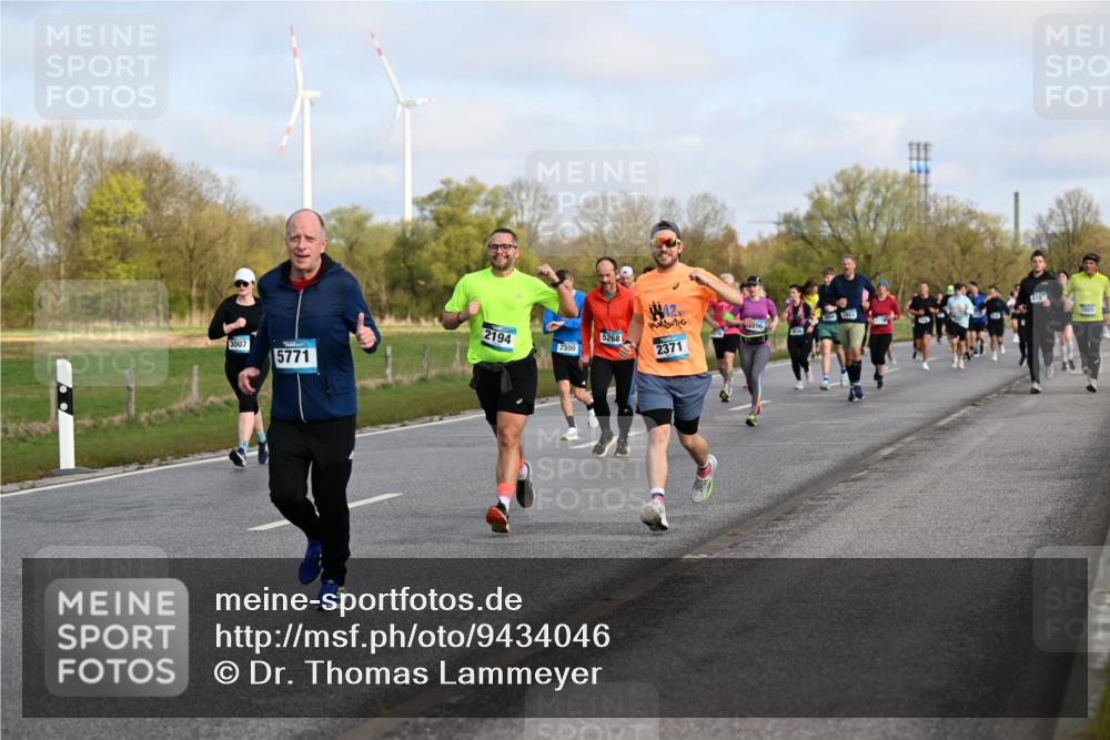 12.04.2026 - 45. Internationalen Wilhelmsburger Insellauf Dr. Thomas Lammeyer http://msf.ph/oto/9434046 12.04.2026 09:19:59 Laufen 1969, 2194, 5268, 3007, 2300, 2371, 5771, 5805 meine-sportfotos.de