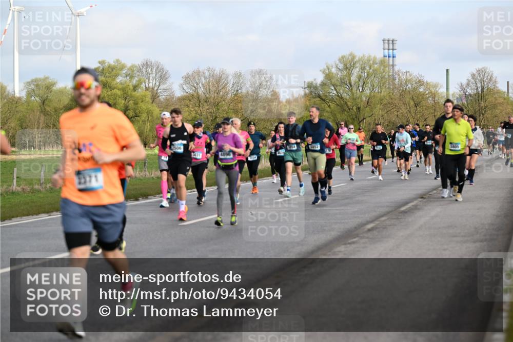 12.04.2026 - 45. Internationalen Wilhelmsburger Insellauf Dr. Thomas Lammeyer http://msf.ph/oto/9434054 12.04.2026 09:20:01 Laufen 371, 3631, 3452, 795, 5805 meine-sportfotos.de