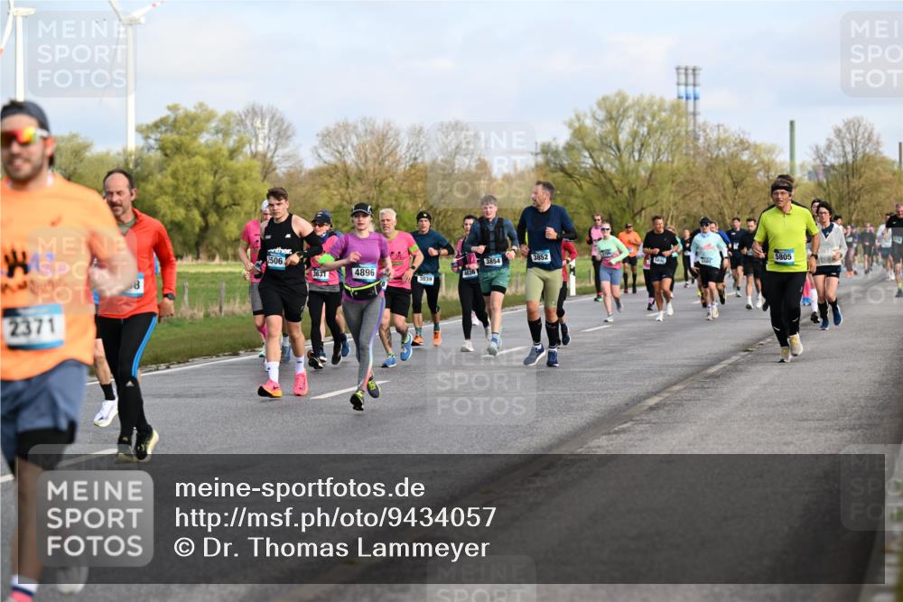 12.04.2026 - 45. Internationalen Wilhelmsburger Insellauf Dr. Thomas Lammeyer http://msf.ph/oto/9434057 12.04.2026 09:20:01 Laufen 2371, 2506, 3852, 3854, 5490, 3631, 4896, 4636, 3039, 5805 meine-sportfotos.de