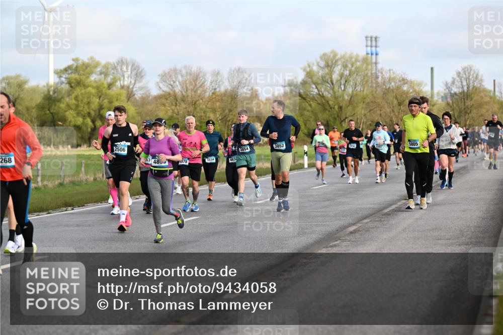 12.04.2026 - 45. Internationalen Wilhelmsburger Insellauf Dr. Thomas Lammeyer http://msf.ph/oto/9434058 12.04.2026 09:20:02 Laufen 2506, 3854, 3852, 367, 5805, 268, 63, 489, 578, 3039, 463 meine-sportfotos.de