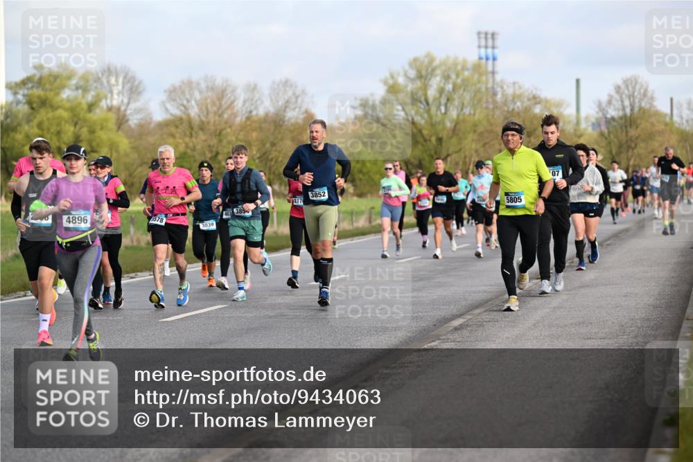 12.04.2026 - 45. Internationalen Wilhelmsburger Insellauf Dr. Thomas Lammeyer http://msf.ph/oto/9434063 12.04.2026 09:20:03 Laufen 3852, 217, 4896, 5578, 463, 385, 5490, 5805, 3039, 07 meine-sportfotos.de