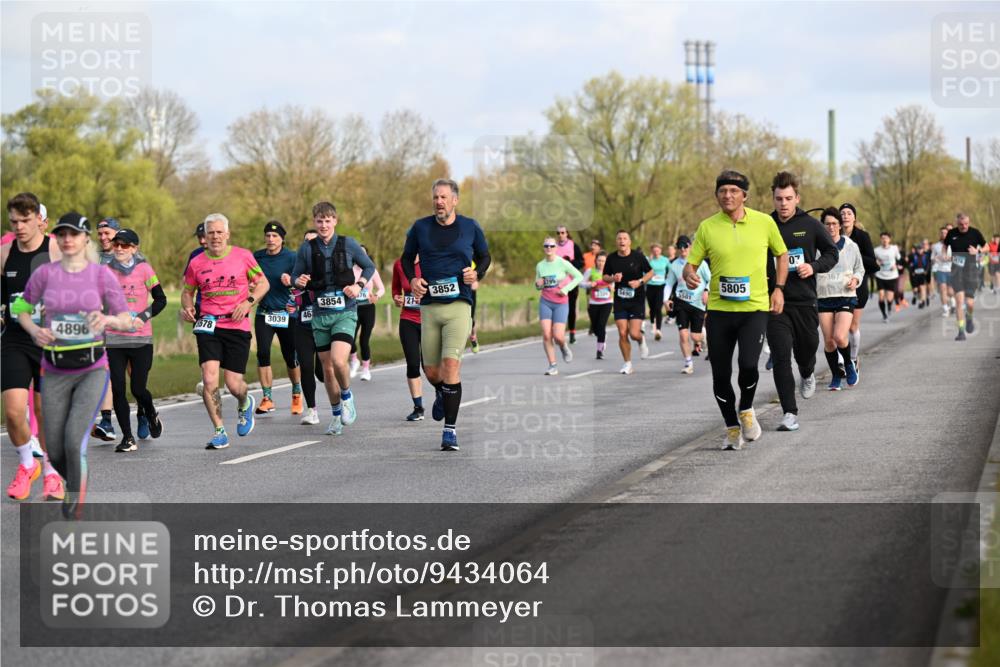 12.04.2026 - 45. Internationalen Wilhelmsburger Insellauf Dr. Thomas Lammeyer http://msf.ph/oto/9434064 12.04.2026 09:20:03 Laufen 07, 3852, 5805, 3854, 6501, 46, 3039, 4896, 5578 meine-sportfotos.de