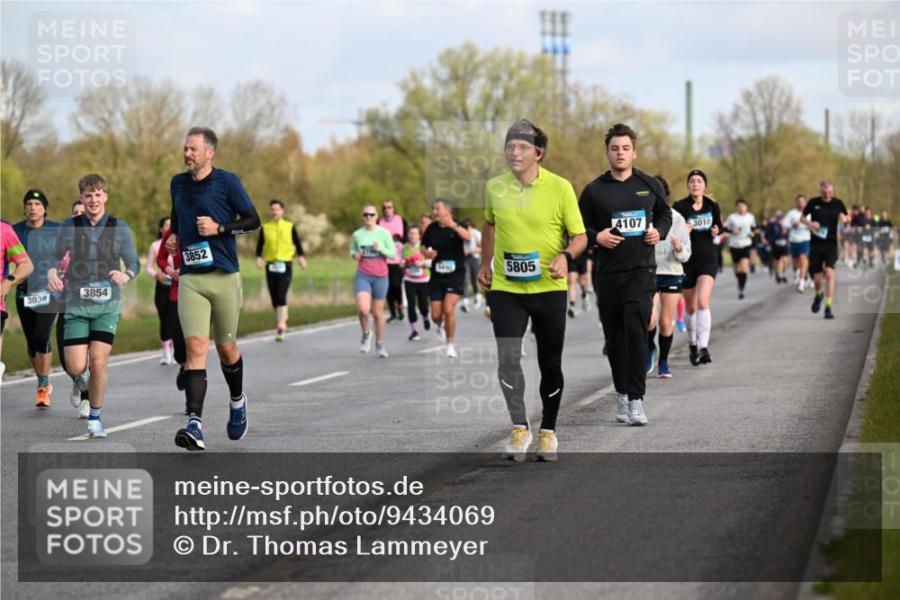 12.04.2026 - 45. Internationalen Wilhelmsburger Insellauf Dr. Thomas Lammeyer http://msf.ph/oto/9434069 12.04.2026 09:20:04 Laufen 3039, 3854, 3852, 5805, 4107, 3010 meine-sportfotos.de