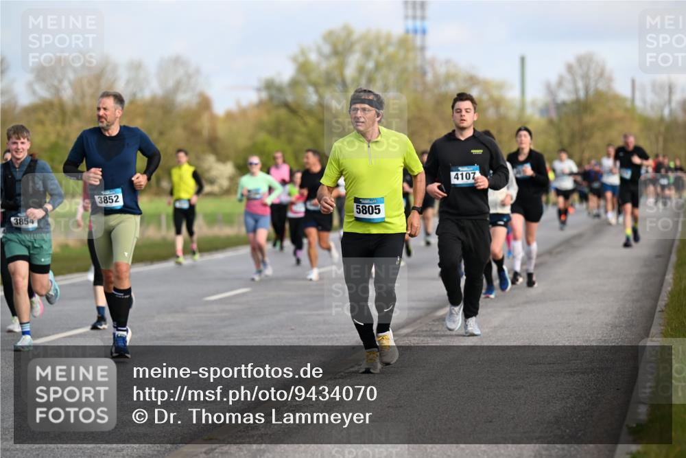 12.04.2026 - 45. Internationalen Wilhelmsburger Insellauf Dr. Thomas Lammeyer http://msf.ph/oto/9434070 12.04.2026 09:20:04 Laufen 3854, 3852, 5805, 4107 meine-sportfotos.de
