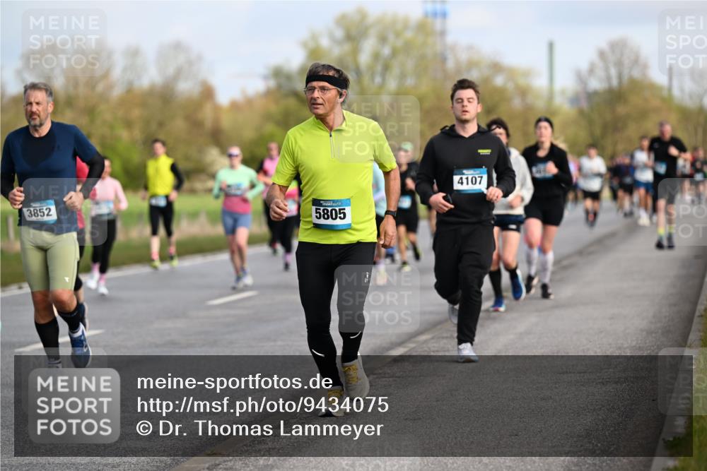 12.04.2026 - 45. Internationalen Wilhelmsburger Insellauf Dr. Thomas Lammeyer http://msf.ph/oto/9434075 12.04.2026 09:20:05 Laufen 3852, 5805, 4107 meine-sportfotos.de
