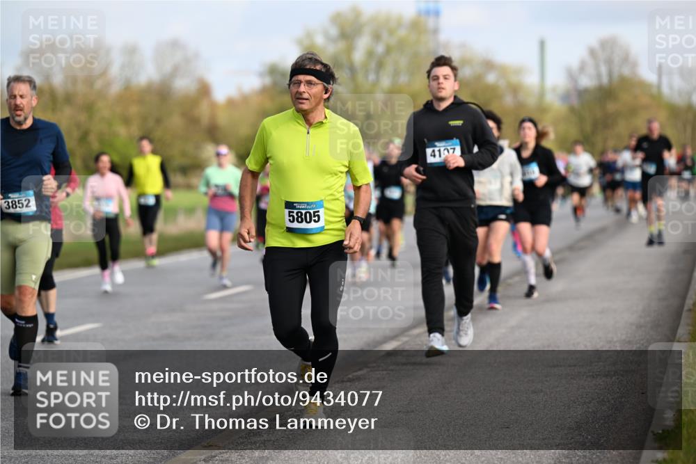 12.04.2026 - 45. Internationalen Wilhelmsburger Insellauf Dr. Thomas Lammeyer http://msf.ph/oto/9434077 12.04.2026 09:20:05 Laufen 3852, 5805, 4107 meine-sportfotos.de