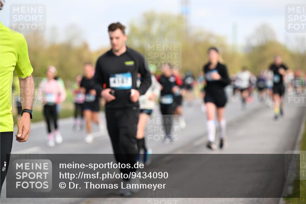 12.04.2026 - 45. Internationalen Wilhelmsburger Insellauf Dr. Thomas Lammeyer http://msf.ph/oto/9434090 12.04.2026 09:20:07 Laufen 4147 meine-sportfotos.de