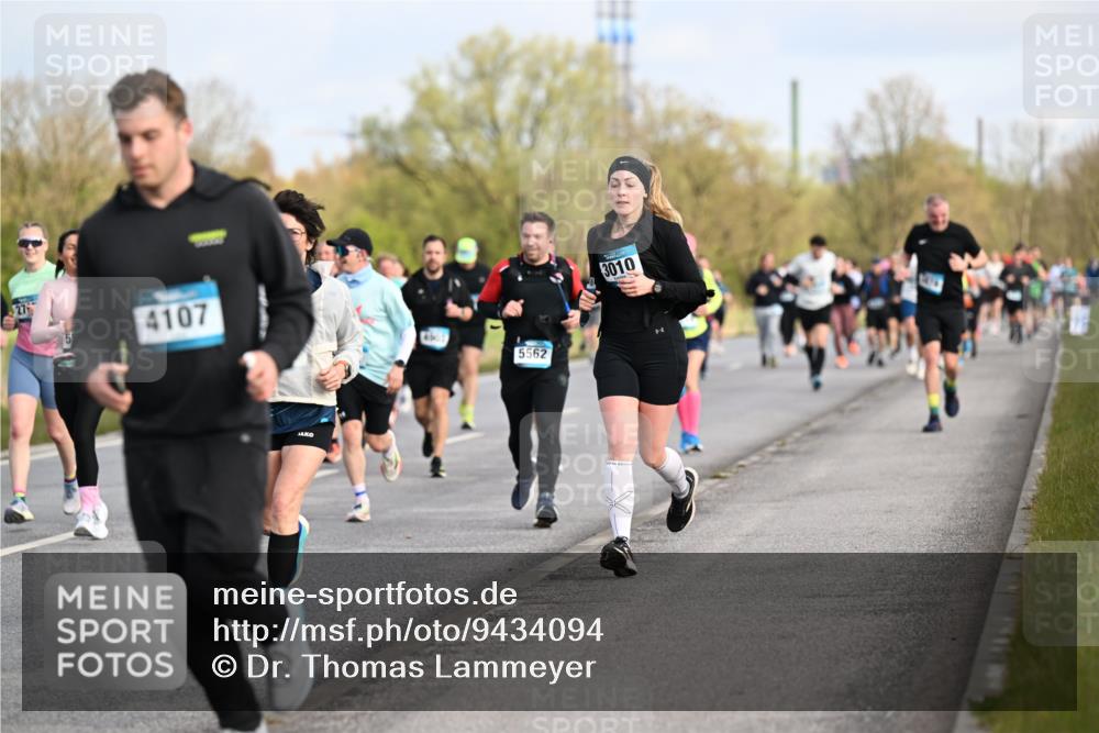 12.04.2026 - 45. Internationalen Wilhelmsburger Insellauf Dr. Thomas Lammeyer http://msf.ph/oto/9434094 12.04.2026 09:20:08 Laufen 5, 4107, 5562, 3010 meine-sportfotos.de