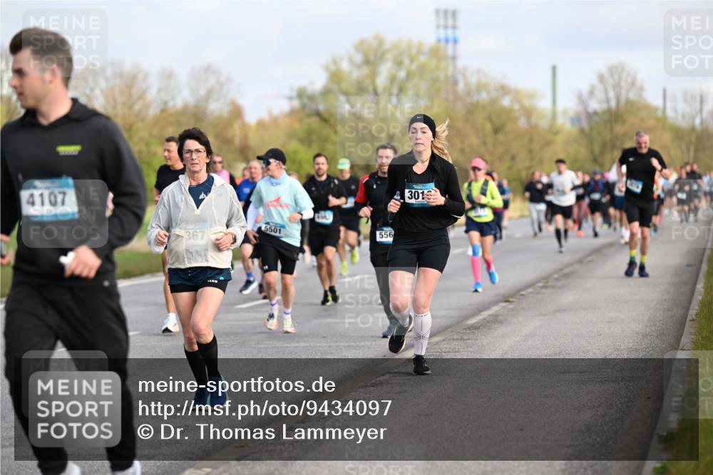 12.04.2026 - 45. Internationalen Wilhelmsburger Insellauf Dr. Thomas Lammeyer http://msf.ph/oto/9434097 12.04.2026 09:20:08 Laufen 4107, 367, 5501, 556, 4301 meine-sportfotos.de