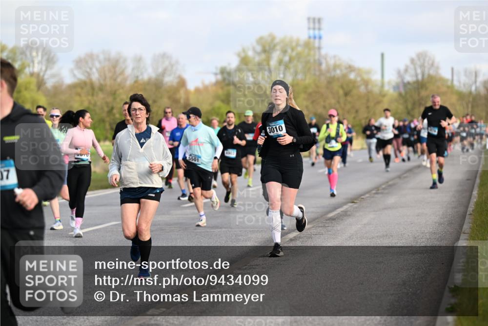 12.04.2026 - 45. Internationalen Wilhelmsburger Insellauf Dr. Thomas Lammeyer http://msf.ph/oto/9434099 12.04.2026 09:20:08 Laufen 07, 5501, 4603, 3010 meine-sportfotos.de