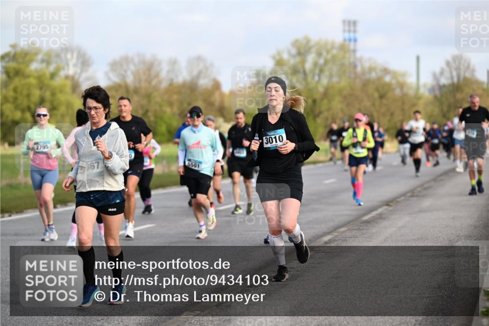 12.04.2026 - 45. Internationalen Wilhelmsburger Insellauf Dr. Thomas Lammeyer http://msf.ph/oto/9434103 12.04.2026 09:20:09 Laufen 2795, 867, 0, 5501, 3010 meine-sportfotos.de