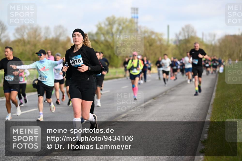 12.04.2026 - 45. Internationalen Wilhelmsburger Insellauf Dr. Thomas Lammeyer http://msf.ph/oto/9434106 12.04.2026 09:20:10 Laufen 5490, 5501, 3010 meine-sportfotos.de