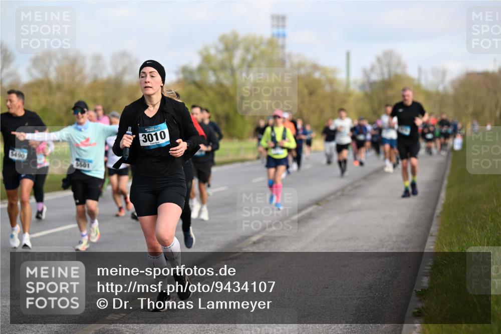 12.04.2026 - 45. Internationalen Wilhelmsburger Insellauf Dr. Thomas Lammeyer http://msf.ph/oto/9434107 12.04.2026 09:20:10 Laufen 5490, 5501, 3010 meine-sportfotos.de