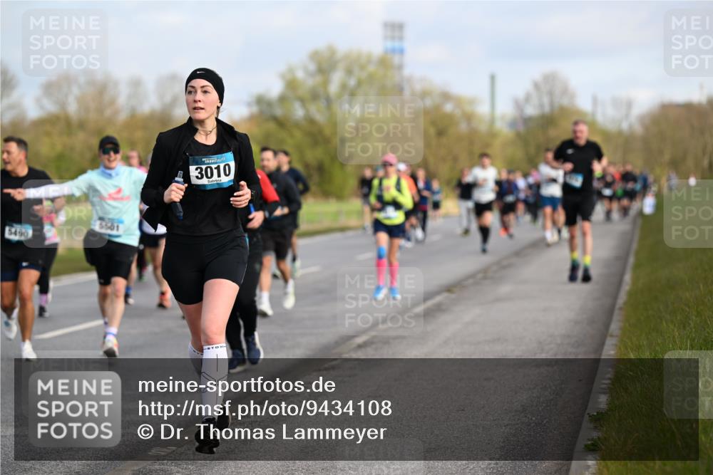 12.04.2026 - 45. Internationalen Wilhelmsburger Insellauf Dr. Thomas Lammeyer http://msf.ph/oto/9434108 12.04.2026 09:20:10 Laufen 5490, 5501, 3010 meine-sportfotos.de