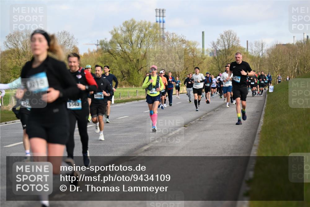 12.04.2026 - 45. Internationalen Wilhelmsburger Insellauf Dr. Thomas Lammeyer http://msf.ph/oto/9434109 12.04.2026 09:20:11 Laufen 3010, 5562, 2496, 4331, 3878 meine-sportfotos.de