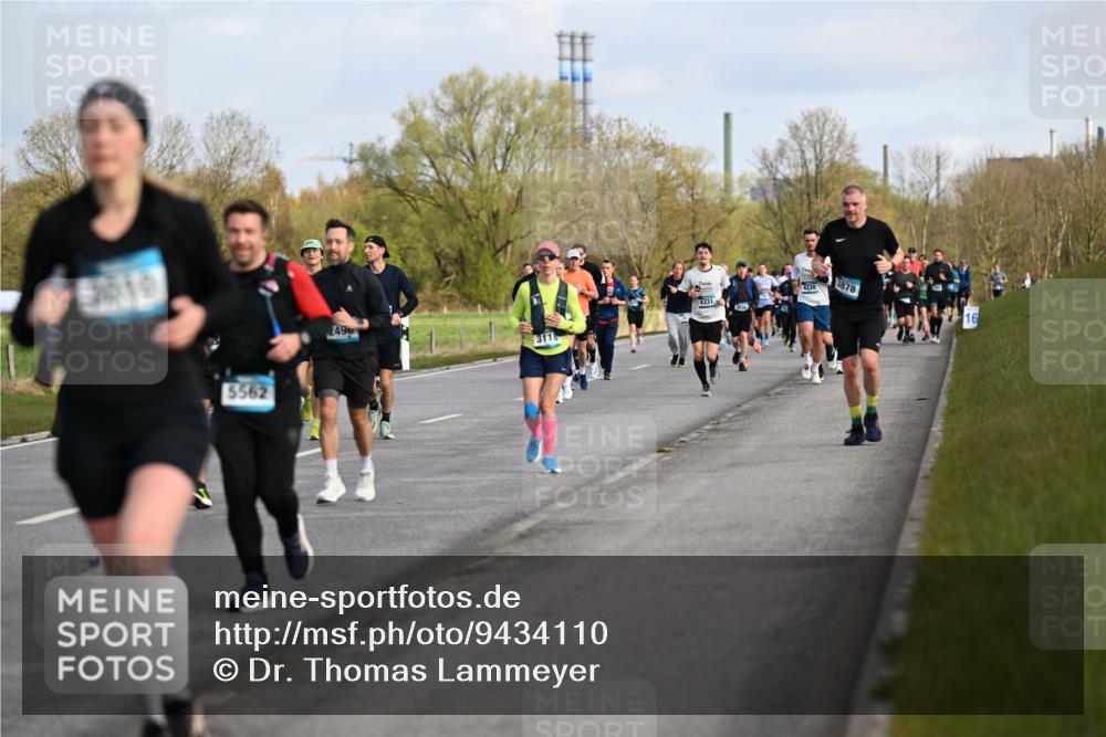 12.04.2026 - 45. Internationalen Wilhelmsburger Insellauf Dr. Thomas Lammeyer http://msf.ph/oto/9434110 12.04.2026 09:20:11 Laufen 3010, 5562, 496, 3118, 4331, 4330, 3878, 16 meine-sportfotos.de