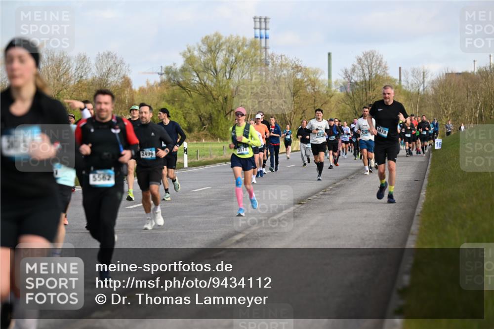 12.04.2026 - 45. Internationalen Wilhelmsburger Insellauf Dr. Thomas Lammeyer http://msf.ph/oto/9434112 12.04.2026 09:20:11 Laufen 5562, 2496, 3118, 4331, 4330, 3878 meine-sportfotos.de