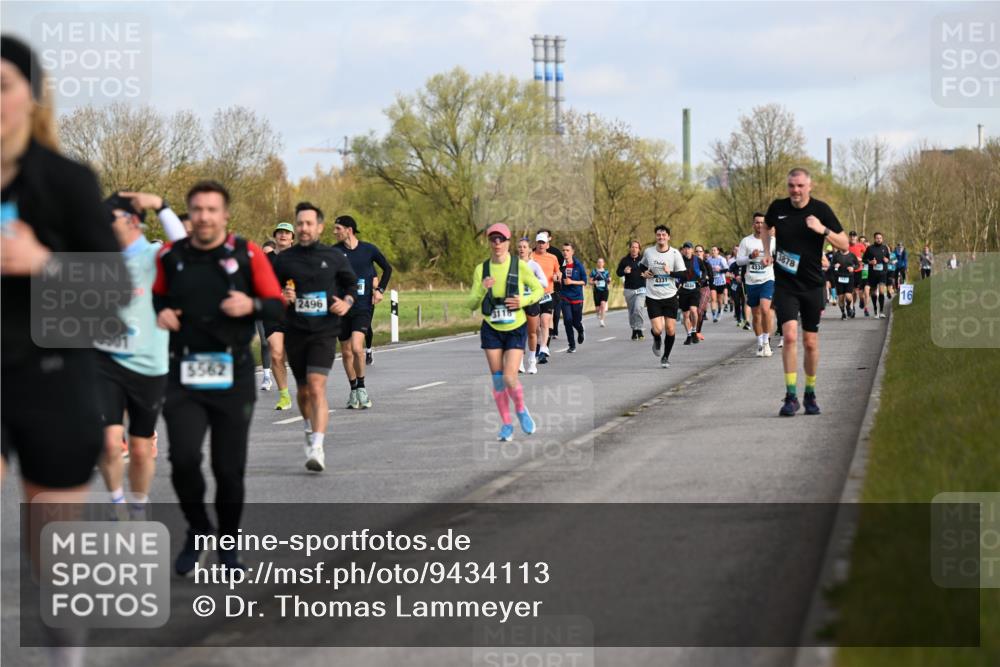 12.04.2026 - 45. Internationalen Wilhelmsburger Insellauf Dr. Thomas Lammeyer http://msf.ph/oto/9434113 12.04.2026 09:20:11 Laufen 5562, 2496, 4330, 4331, 4030, 3878 meine-sportfotos.de
