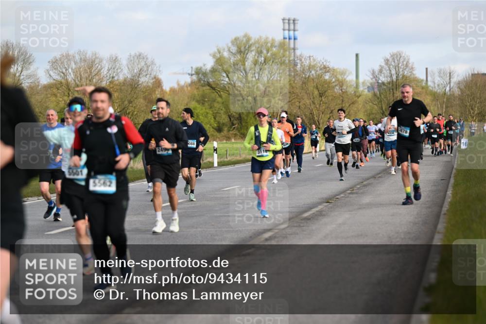 12.04.2026 - 45. Internationalen Wilhelmsburger Insellauf Dr. Thomas Lammeyer http://msf.ph/oto/9434115 12.04.2026 09:20:11 Laufen 5501, 5562, 249, 088, 3118, 4030, 4330, 1878, 16 meine-sportfotos.de