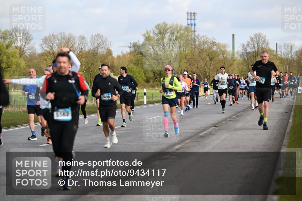 12.04.2026 - 45. Internationalen Wilhelmsburger Insellauf Dr. Thomas Lammeyer http://msf.ph/oto/9434117 12.04.2026 09:20:12 Laufen 475, 2496, 4088, 977, 3118, 4331, 2030, 4330, 78, 2809, 16 meine-sportfotos.de