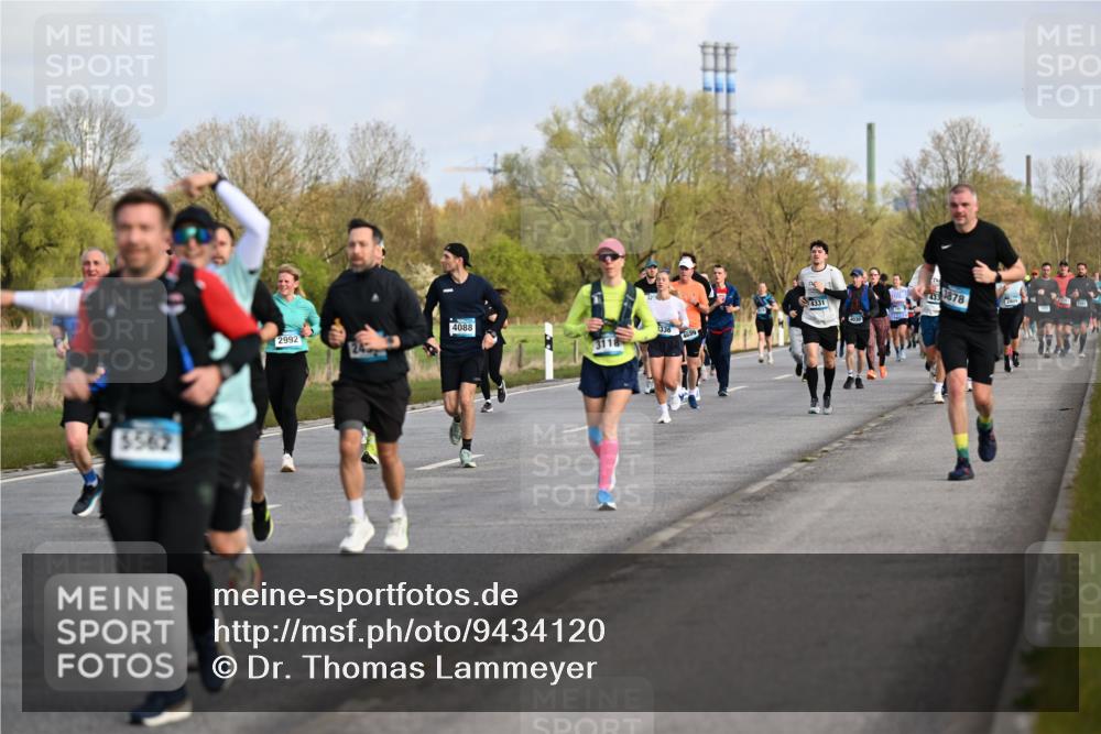 12.04.2026 - 45. Internationalen Wilhelmsburger Insellauf Dr. Thomas Lammeyer http://msf.ph/oto/9434120 12.04.2026 09:20:12 Laufen 5562, 2992, 4088, 4331, 433, 878 meine-sportfotos.de