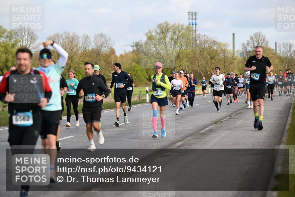 12.04.2026 - 45. Internationalen Wilhelmsburger Insellauf Dr. Thomas Lammeyer http://msf.ph/oto/9434121 12.04.2026 09:20:12 Laufen 5562, 2992, 2496, 408, 2977, 4331, 4336, 3118, 3878 meine-sportfotos.de