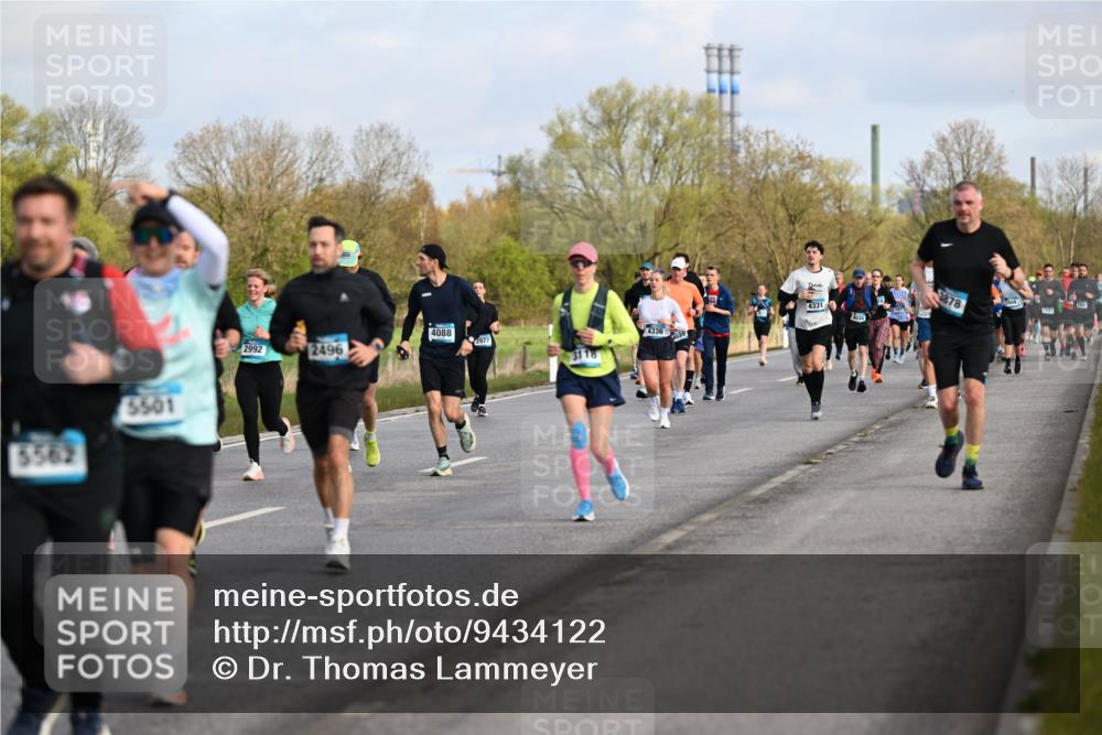 12.04.2026 - 45. Internationalen Wilhelmsburger Insellauf Dr. Thomas Lammeyer http://msf.ph/oto/9434122 12.04.2026 09:20:12 Laufen 5562, 5501, 4088, 2977, 2992, 2496, 3118, 4336689, 3878, 4331 meine-sportfotos.de