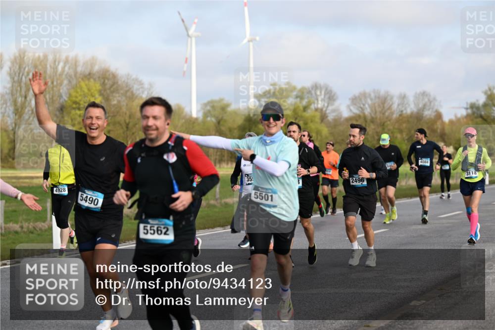 12.04.2026 - 45. Internationalen Wilhelmsburger Insellauf Dr. Thomas Lammeyer http://msf.ph/oto/9434123 12.04.2026 09:20:13 Laufen 4928, 5490, 5562, 5501, 2496, 846, 4088, 3118 meine-sportfotos.de