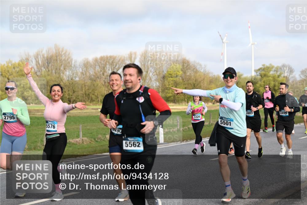 12.04.2026 - 45. Internationalen Wilhelmsburger Insellauf Dr. Thomas Lammeyer http://msf.ph/oto/9434128 12.04.2026 09:20:14 Laufen 2795, 5576, 490, 5562, 3326, 5501, 4903, 2496 meine-sportfotos.de