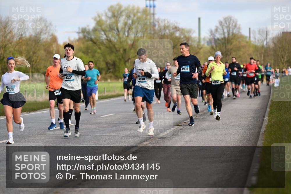 12.04.2026 - 45. Internationalen Wilhelmsburger Insellauf Dr. Thomas Lammeyer http://msf.ph/oto/9434145 12.04.2026 09:20:18 Laufen 4336, 468, 4992, 4331, 4330, 2895 meine-sportfotos.de