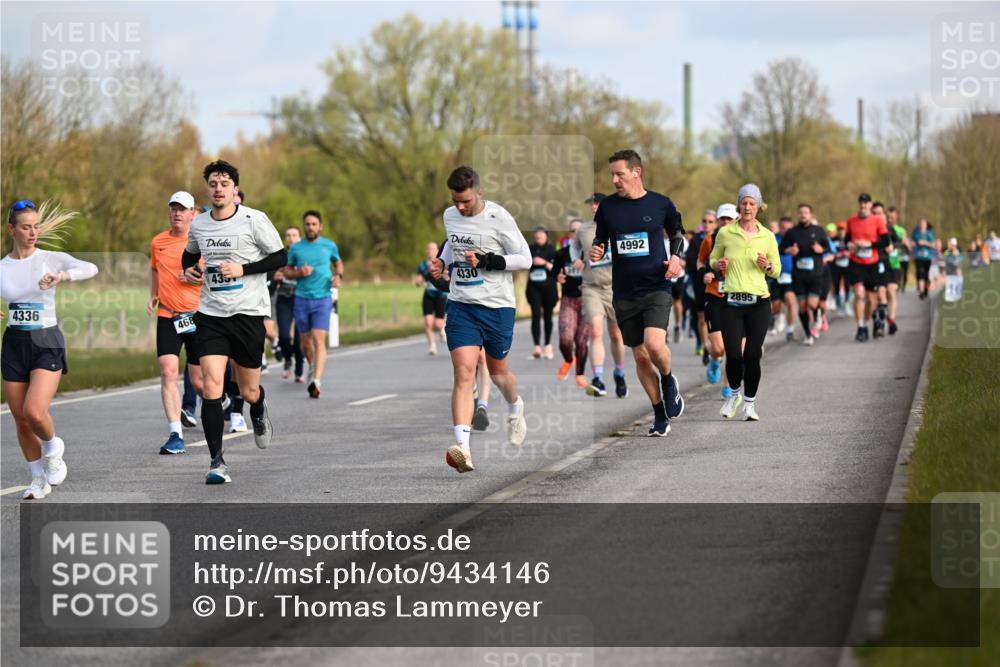 12.04.2026 - 45. Internationalen Wilhelmsburger Insellauf Dr. Thomas Lammeyer http://msf.ph/oto/9434146 12.04.2026 09:20:18 Laufen 4336, 468, 4992, 435, 4330, 2895 meine-sportfotos.de