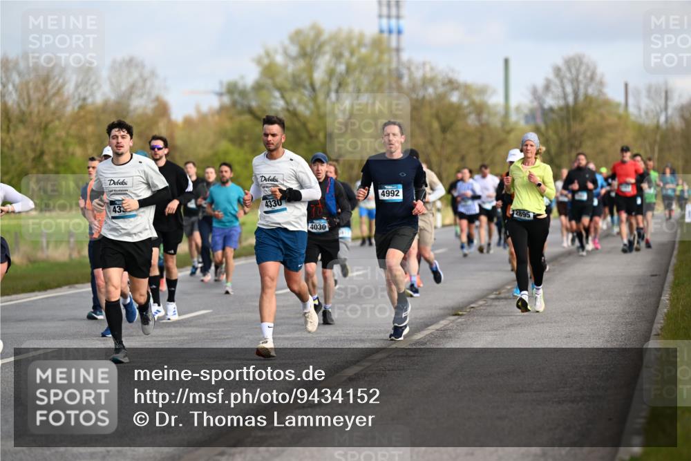 12.04.2026 - 45. Internationalen Wilhelmsburger Insellauf Dr. Thomas Lammeyer http://msf.ph/oto/9434152 12.04.2026 09:20:19 Laufen 43, 4330, 4030, 4992, 2895 meine-sportfotos.de