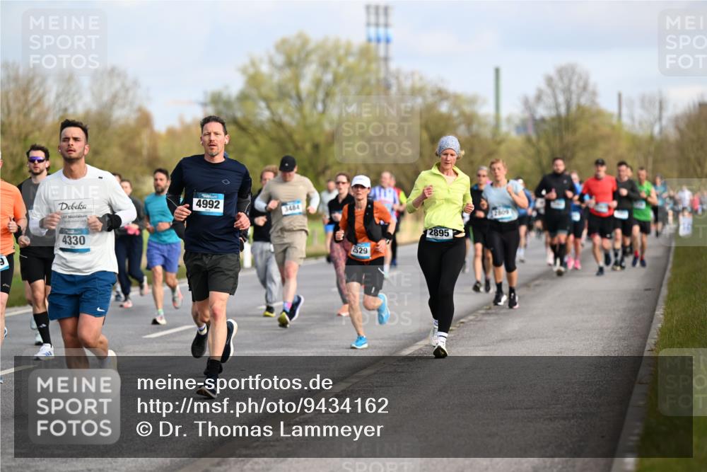 12.04.2026 - 45. Internationalen Wilhelmsburger Insellauf Dr. Thomas Lammeyer http://msf.ph/oto/9434162 12.04.2026 09:20:21 Laufen 9, 4330, 4992, 3484, 529, 2895 meine-sportfotos.de