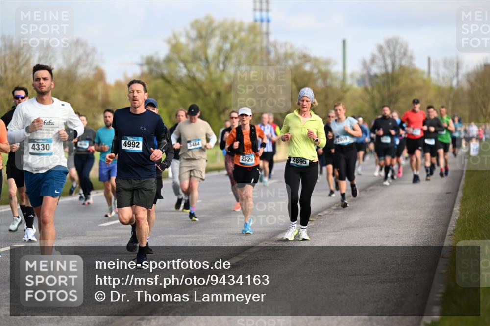 12.04.2026 - 45. Internationalen Wilhelmsburger Insellauf Dr. Thomas Lammeyer http://msf.ph/oto/9434163 12.04.2026 09:20:21 Laufen 4330, 4992, 3484, 2529, 2895, 2809 meine-sportfotos.de