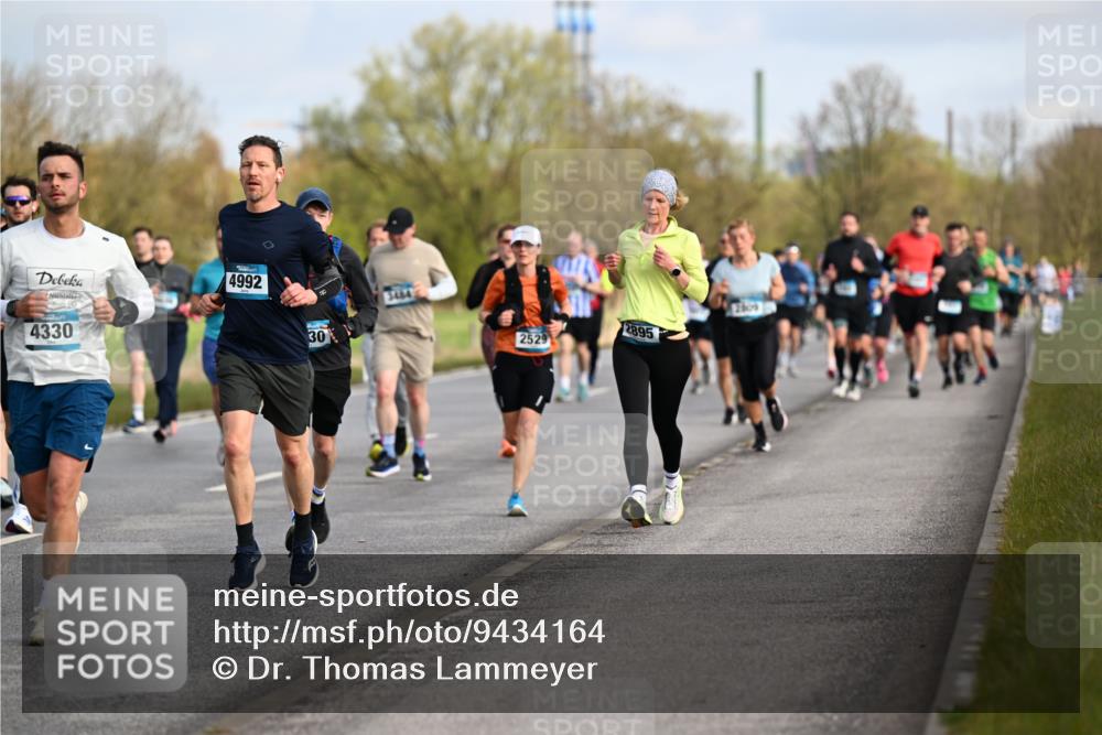 12.04.2026 - 45. Internationalen Wilhelmsburger Insellauf Dr. Thomas Lammeyer http://msf.ph/oto/9434164 12.04.2026 09:20:21 Laufen 4992, 4330, 30, 2529, 2895, 2809 meine-sportfotos.de