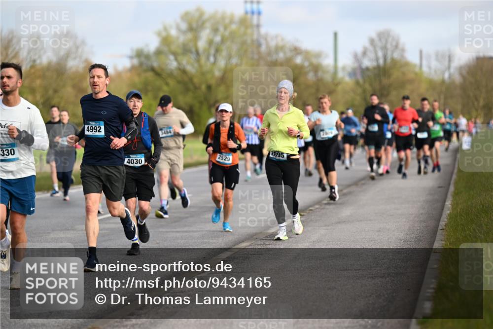 12.04.2026 - 45. Internationalen Wilhelmsburger Insellauf Dr. Thomas Lammeyer http://msf.ph/oto/9434165 12.04.2026 09:20:21 Laufen 330, 4992, 4030, 3484, 2529, 2895, 28009 meine-sportfotos.de
