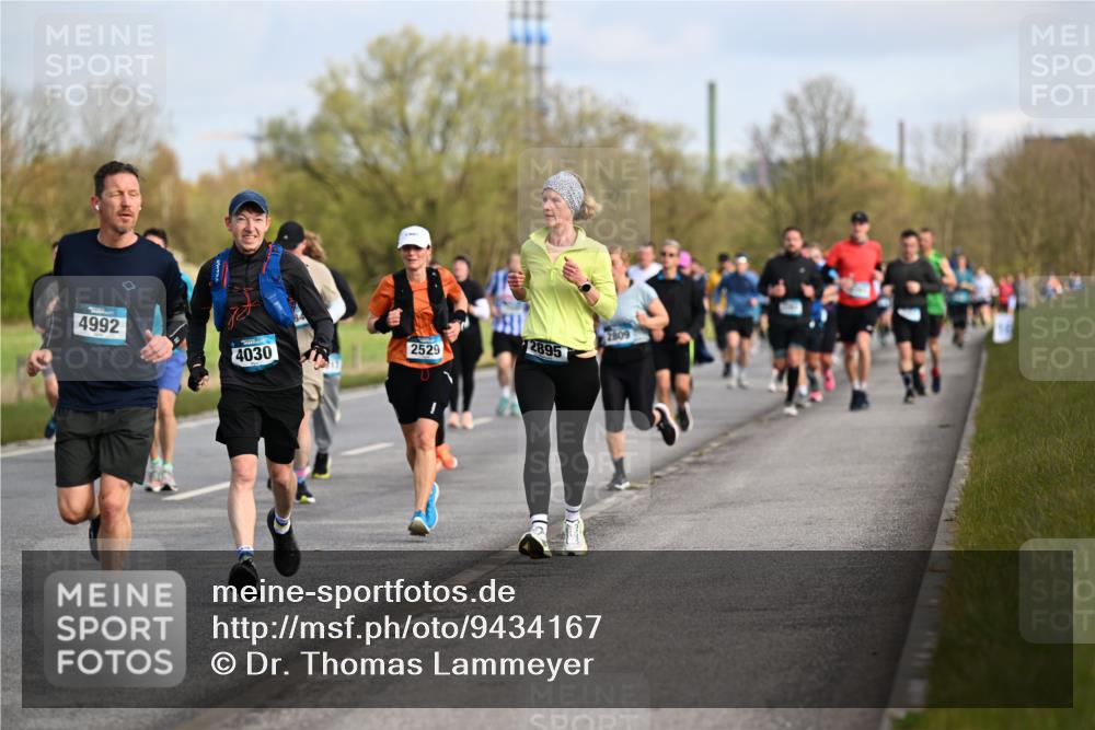 12.04.2026 - 45. Internationalen Wilhelmsburger Insellauf Dr. Thomas Lammeyer http://msf.ph/oto/9434167 12.04.2026 09:20:22 Laufen 4992, 4030, 2529, 2895, 2809 meine-sportfotos.de