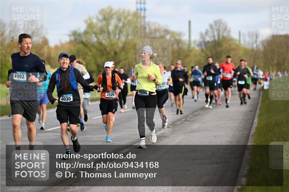 12.04.2026 - 45. Internationalen Wilhelmsburger Insellauf Dr. Thomas Lammeyer http://msf.ph/oto/9434168 12.04.2026 09:20:22 Laufen 4992, 2809, 2895, 2529, 4030 meine-sportfotos.de