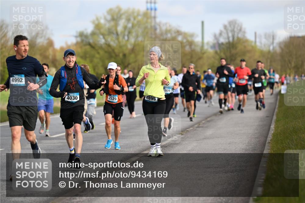 12.04.2026 - 45. Internationalen Wilhelmsburger Insellauf Dr. Thomas Lammeyer http://msf.ph/oto/9434169 12.04.2026 09:20:22 Laufen 4992, 2529, 4030, 2895, 809 meine-sportfotos.de