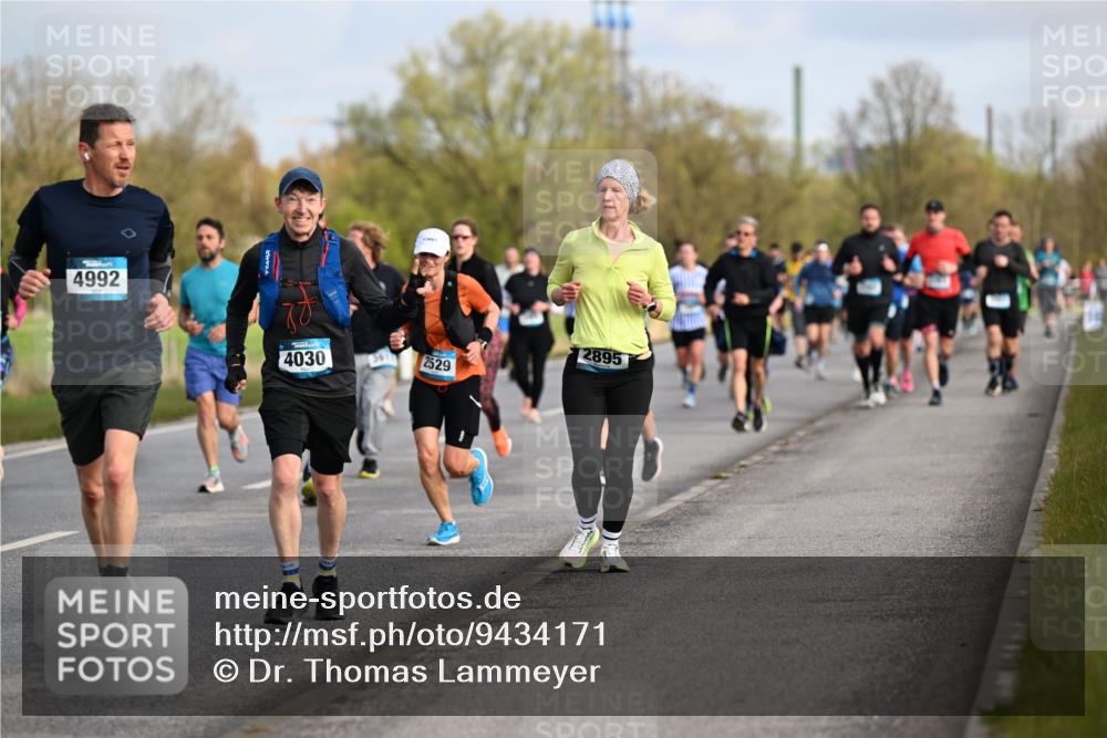 12.04.2026 - 45. Internationalen Wilhelmsburger Insellauf Dr. Thomas Lammeyer http://msf.ph/oto/9434171 12.04.2026 09:20:22 Laufen 4992, 4030, 2529, 2895 meine-sportfotos.de