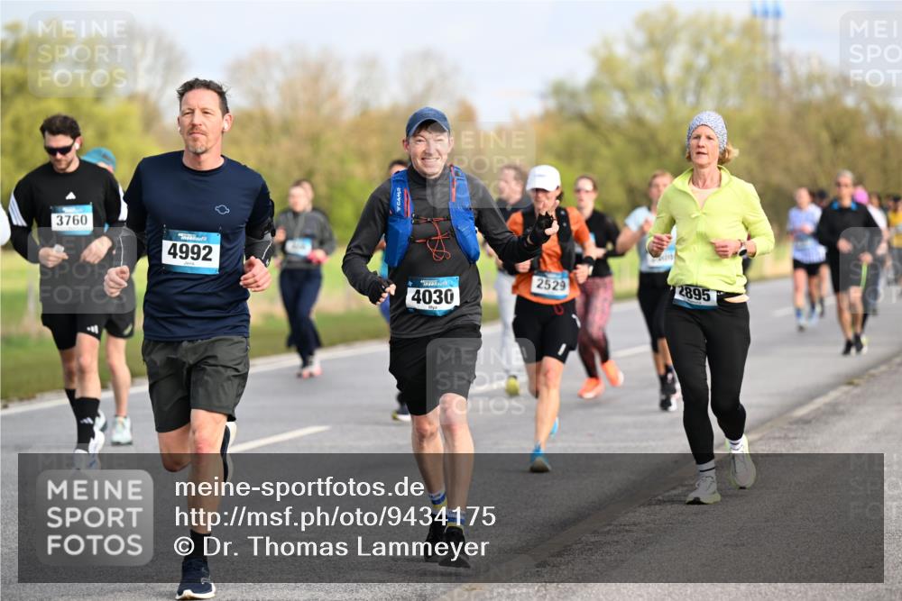 12.04.2026 - 45. Internationalen Wilhelmsburger Insellauf Dr. Thomas Lammeyer http://msf.ph/oto/9434175 12.04.2026 09:20:23 Laufen 3760, 4992, 4030, 2529, 2895 meine-sportfotos.de