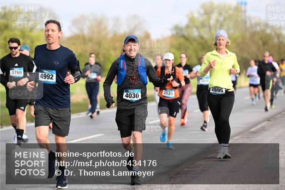 12.04.2026 - 45. Internationalen Wilhelmsburger Insellauf Dr. Thomas Lammeyer http://msf.ph/oto/9434176 12.04.2026 09:20:23 Laufen 3760, 4992, 4030, 2529, 2895 meine-sportfotos.de