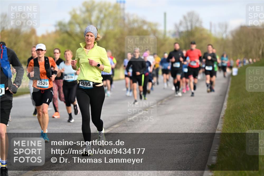 12.04.2026 - 45. Internationalen Wilhelmsburger Insellauf Dr. Thomas Lammeyer http://msf.ph/oto/9434177 12.04.2026 09:20:24 Laufen 2529, 2809, 2895 meine-sportfotos.de