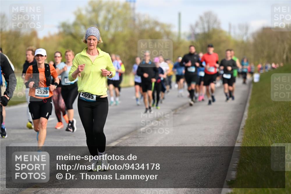 12.04.2026 - 45. Internationalen Wilhelmsburger Insellauf Dr. Thomas Lammeyer http://msf.ph/oto/9434178 12.04.2026 09:20:24 Laufen 2529, 2895 meine-sportfotos.de