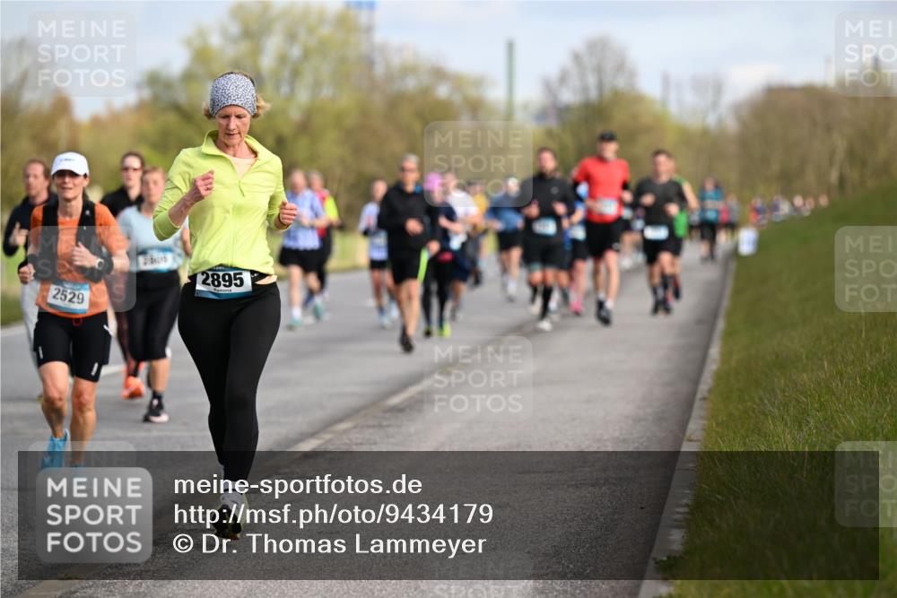 12.04.2026 - 45. Internationalen Wilhelmsburger Insellauf Dr. Thomas Lammeyer http://msf.ph/oto/9434179 12.04.2026 09:20:24 Laufen 2529, 2895 meine-sportfotos.de